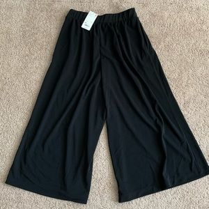 Uniqlo crepe jersey flare wide cropped pants. XS.